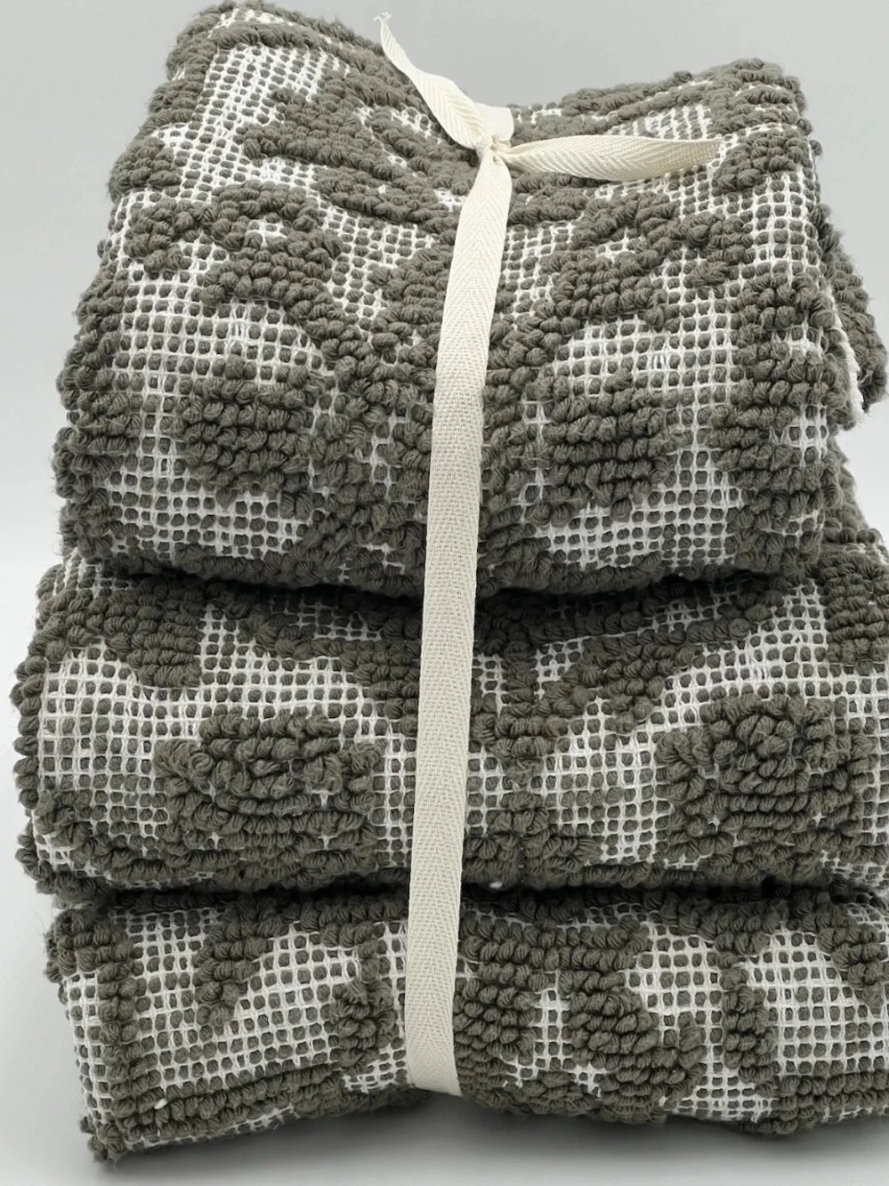 Pottery barn Rowen bath mats in Loden